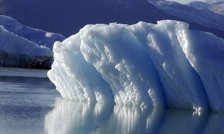 Nivel-record de topire a gheţurilor în Arctica şi Groenlanda