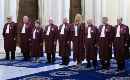 Cine sunt cei nouă judecători care decid astăzi soarta României