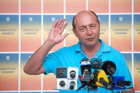 Declaraţie NEAŞTEPTATĂ: &quot;Sper că le voi putea garanta românilor sărbători fără Traian Băsescu preşedinte&quot;