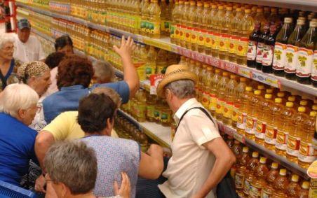 Seceta scumpeşte uleiul. Află cât vei plăti în plus pentru litrul de ulei