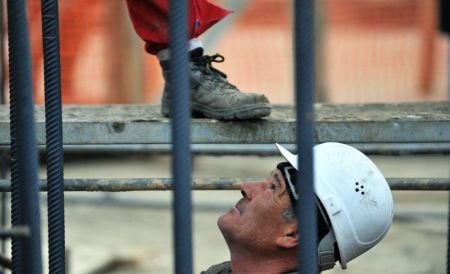 Veste bună pentru români. Franţa ar putea ridica restricţiile de muncă