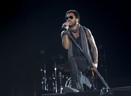 Concertul lui Lenny Kravitz la Bucureşti a fost amânat pentru 2013