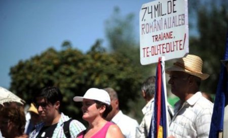 Românii au ieşit în stradă: Proteste în ţară împotriva revenirii lui Băsescu