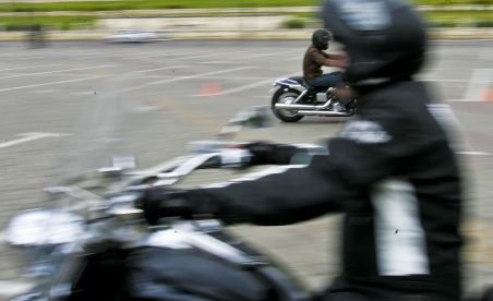 Se schimbă examenul pentru permisul de motocicletă. Autorităţile înăspresc legea