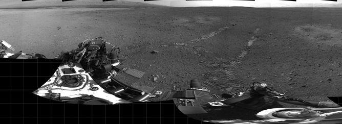 Aventura robotului Curiosity pe Marte continuă. Primele urme lăsate pe solul marţian. Ce zone a mai explorat roverul  164356