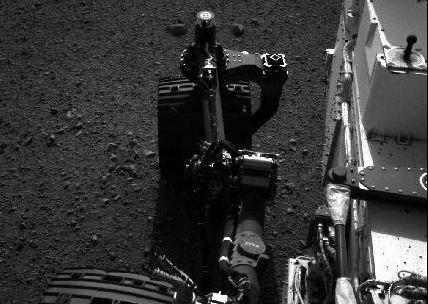 Aventura robotului Curiosity pe Marte continuă. Primele urme lăsate pe solul marţian. Ce zone a mai explorat roverul  164358