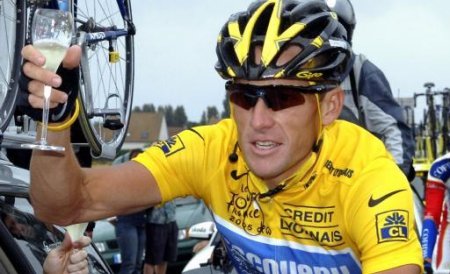 Lance Armstrong renunţă la lupta cu USADA şi va pierde cele şapte titluri din Turul Franţei