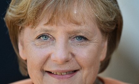 Merkel: Germania vrea ca Grecia să rămână în zona euro