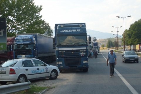 Restrictions for truck transport at the Romanian-Bulgarian border over heat