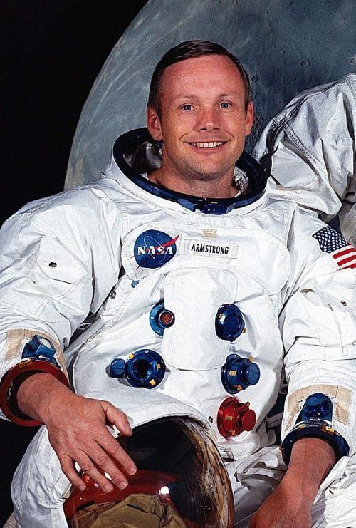 A murit Neil Armstrong. PRIMUL OM CARE A PĂŞIT PE LUNĂ s-a stins din viață la 82 ani 164681