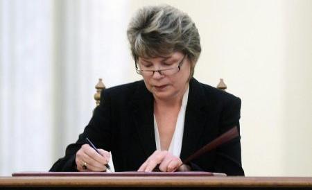 Asociaţia Magistraţilor: CSM a tergiversat inexplicabil numirea Monei Pivniceru în funcţia de ministru