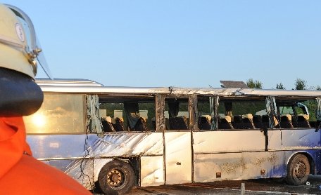 China. Cel puţin 36 de persoane au murit în urma unei coliziuni între un autobuz şi o cisternă plină de metanol