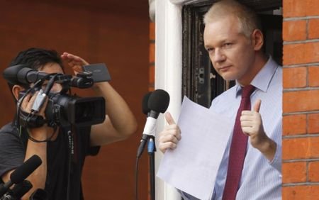 Imaginea care l-ar putea scăpa pe Julian Assange de închisoare