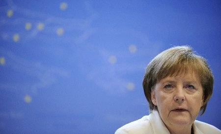 Merkel îi compătimeşte pe greci: Ne sângerează inima. Pensia fiecărui salariat grec este redusă
