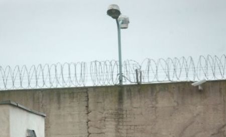 Un deţinut de la Penitenciarul Bacău a evadat în timp ce săpa şanţuri