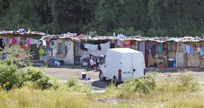 Zeci de romi protestează în Franţa, după ce au fost evacuaţi dintr-o tabără ilegală de lângă Paris 164979