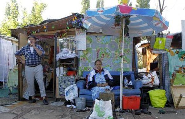 Zeci de romi protestează în Franţa, după ce au fost evacuaţi dintr-o tabără ilegală de lângă Paris 164980