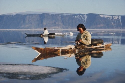 Pentru ei, viitorul nu sună bine. Oamenii gheţii încep să se topească. Schimbarea ireversibilă care distruge poporul Inuit
