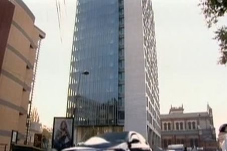 O clădire de 60 de milioane de euro stă nefolosită în mijlocul Bucureştiului 