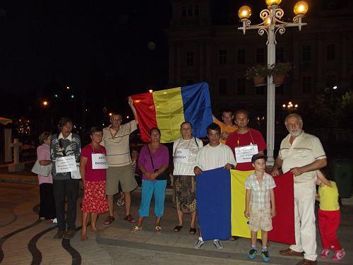 &quot;Suntem o naţiune liberă! Să validăm votul în stradă!&quot; Zeci de arădeni au ieşit &quot;la plimbare&quot; 165573