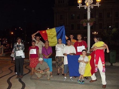 &quot;Suntem o naţiune liberă! Să validăm votul în stradă!&quot; Zeci de arădeni au ieşit &quot;la plimbare&quot; 165574