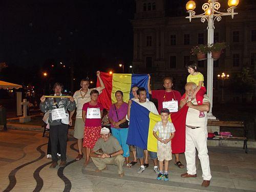 &quot;Suntem o naţiune liberă! Să validăm votul în stradă!&quot; Zeci de arădeni au ieşit &quot;la plimbare&quot; 165575