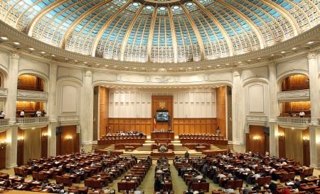 Tăieri de cheltuieli pe linie la Parlament. Cu cât au fost reduse bugetele Camerei Deputaţilor şi Senatului