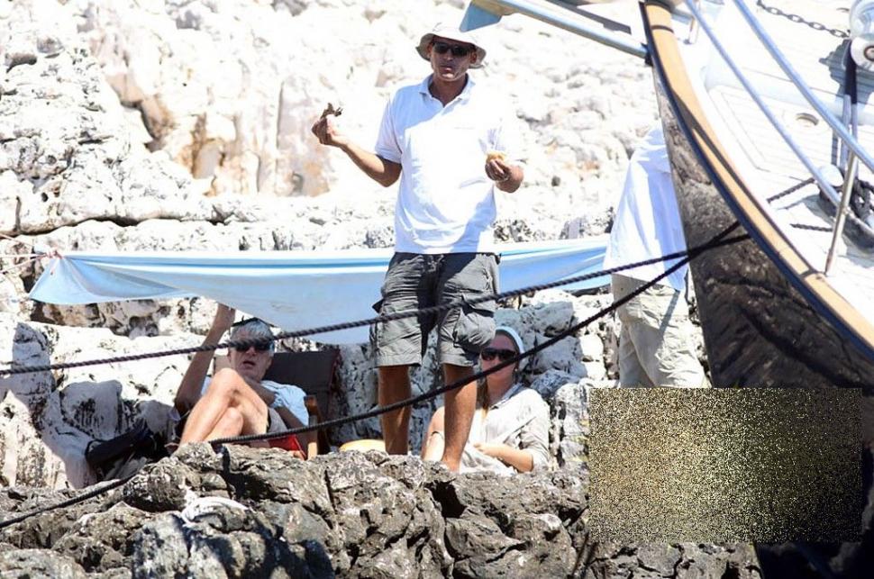 Când portofelul gros nu vine cu minte la pachet. Ce au păţit bogătaşii în largul mării a ajuns subiect de glume 165868