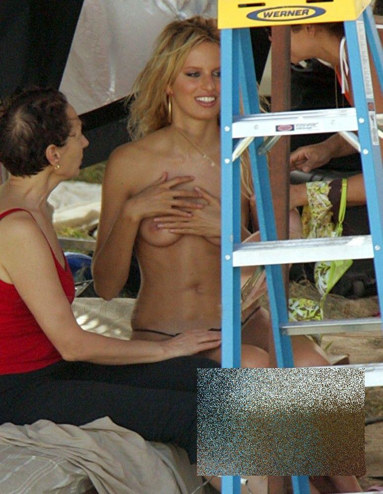 Ia mâna de acolo! E unul din cele mai faimoase top modele, dar n-are cei şapte ani de acasă 165874