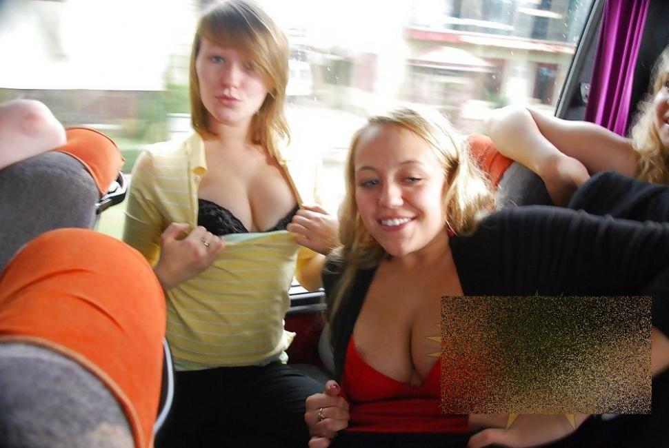 Profesorii au înmărmurit când au văzut orgia pe care au făcut-o elevele în autocar. Erau în excursie cu clasa 166093