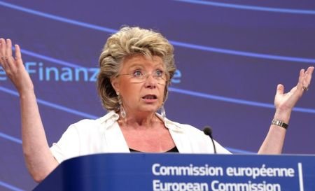 Viviane Reding: CE nu poate face compromisuri în România sau Ungaria  