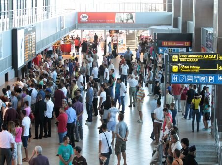 Directorul Aeroporturi Bucureşti, demis din cauza lipsei de siguranţă pe aeroportul Otopeni