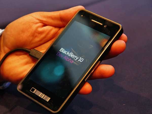 Producătorul BlackBerry va oferi 10.000 de dolari dezvoltatorilor de aplicaţii pentru platforma BB 10