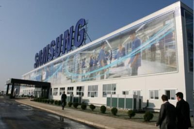 Samsung, din nou încolţită de americani. Compania este acuzată că îşi maltratează muncitorii din China