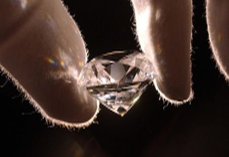 Tratament cu laxative pentru un hoţ care a înghiţit un diamant în valoare de 13.000 de dolari