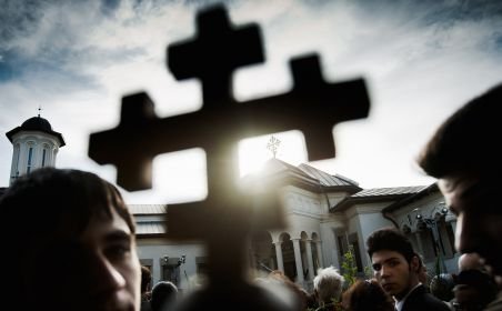 România. În fiecare an apar 200 de biserici, iar la fiecare trei zile dispare o şcoală