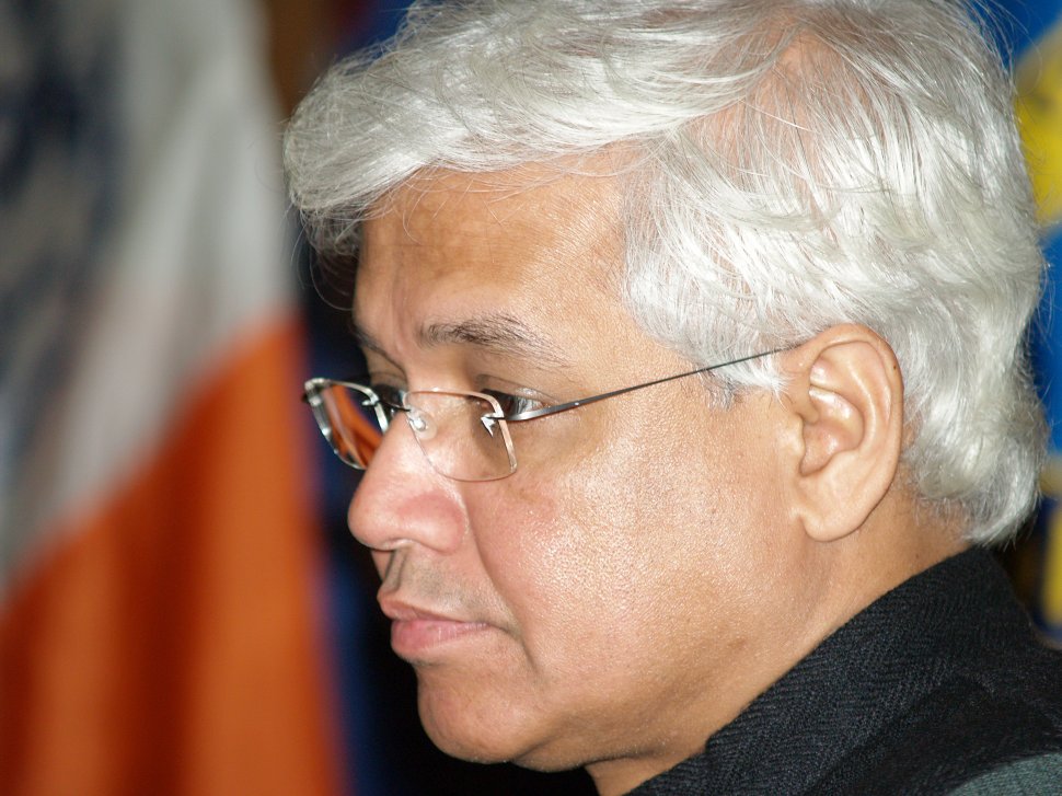 Un faimos scriitor indian, jignit de consulul român de la New York. Cum s-a terminat scandalul