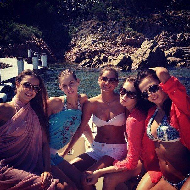 La fetele astea s-au uitat 3 MILIARDE de oameni. Dar dacă ar trece pe lângă tine nu le-ai mai recunoaşte 166742