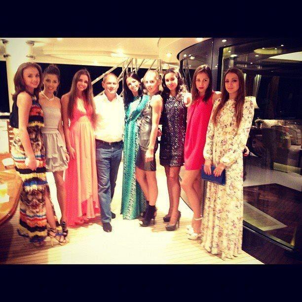 La fetele astea s-au uitat 3 MILIARDE de oameni. Dar dacă ar trece pe lângă tine nu le-ai mai recunoaşte 166747