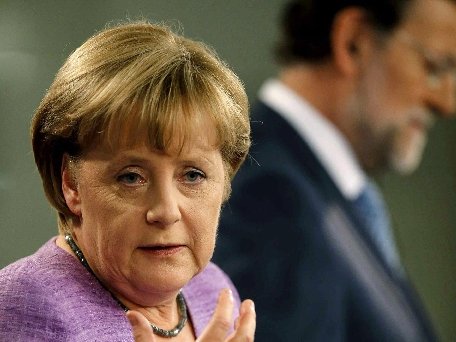 Angela Merkel cere găsirea unei soluţii pentru a împiedica Grecia să părăsească zona euro