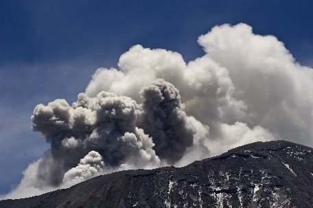 Nicaragua. Peste 3.000 de persoane au fost evacuate, în urma unei erupţii de cenuşă din vulcanul San Cristobal