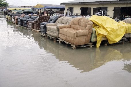 Nigeria. 30 de persoane au murit şi peste 120.000 sunt sinistrate din cauza inundaţiilor generate de un baraj din Camerun