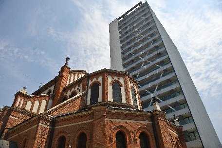 Tribunalul Dâmboviţa a decis demolarea Cathedral Plaza
