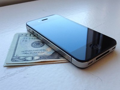 Americanii au intrat în frenezia noului iPhone 5. Mai sunt două zile până la evenimentul Apple