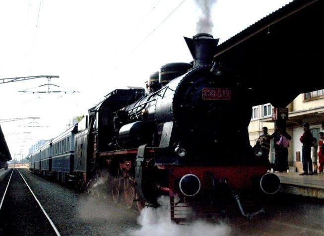 Orient Express, vandalizat în România? Trenul a plecat din Sighişoara cu trei geamuri sparte 167100