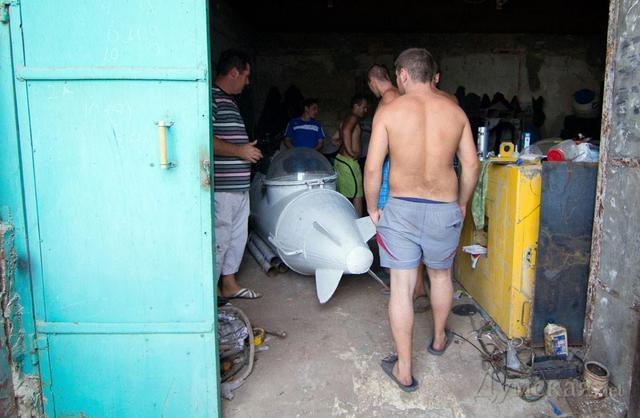 Căpitanul Nemo, varianta ucraineană. Şi-a construit propriul submarin în garaj 167301