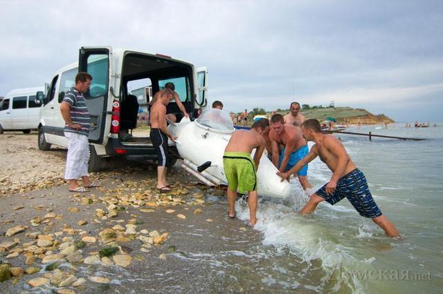Căpitanul Nemo, varianta ucraineană. Şi-a construit propriul submarin în garaj 167303