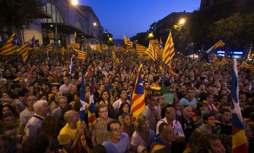 Cel mai mare protest din ultimii 35 de ani. 1,5 milioane de oameni au manifestat la Barcelona pentru independenţa Cataloniei 167433