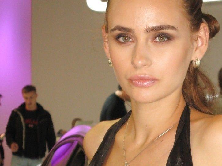 Numai cu această imagine, fata asta i-a determinat pe bărbaţi să scoată milioane de euro din buzunare 167410