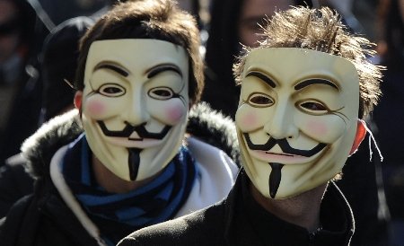 Anonymous se răzbună pe FBI. Vezi ce au păţit oficialii guvernamentali